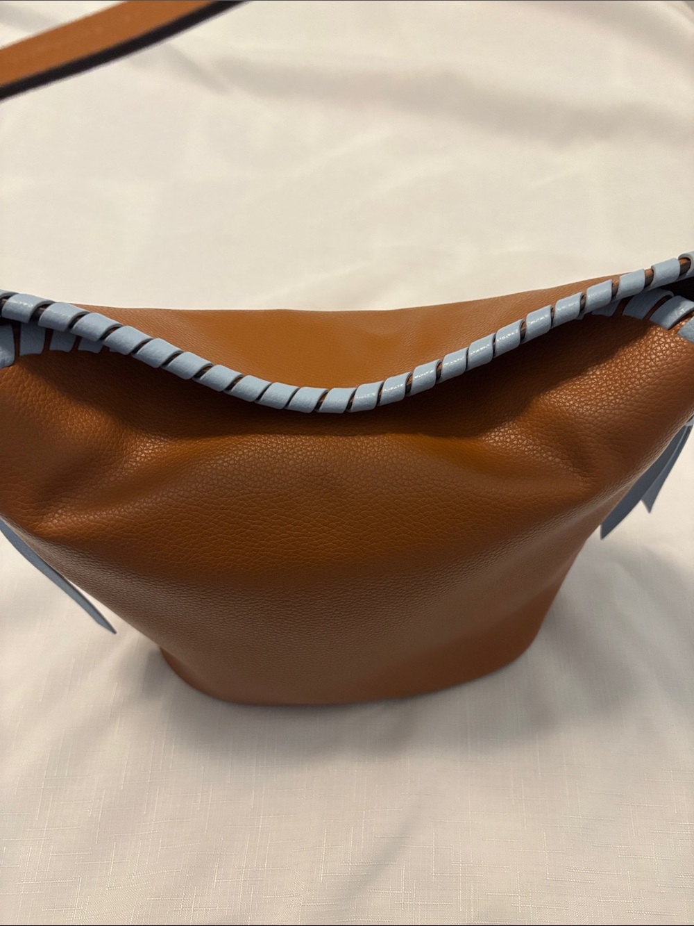 Vera Bradley Tan Slouchy Bucket Shoulder Hobo Bag Vegan Leather w/blue accent - Picture 5 of 12